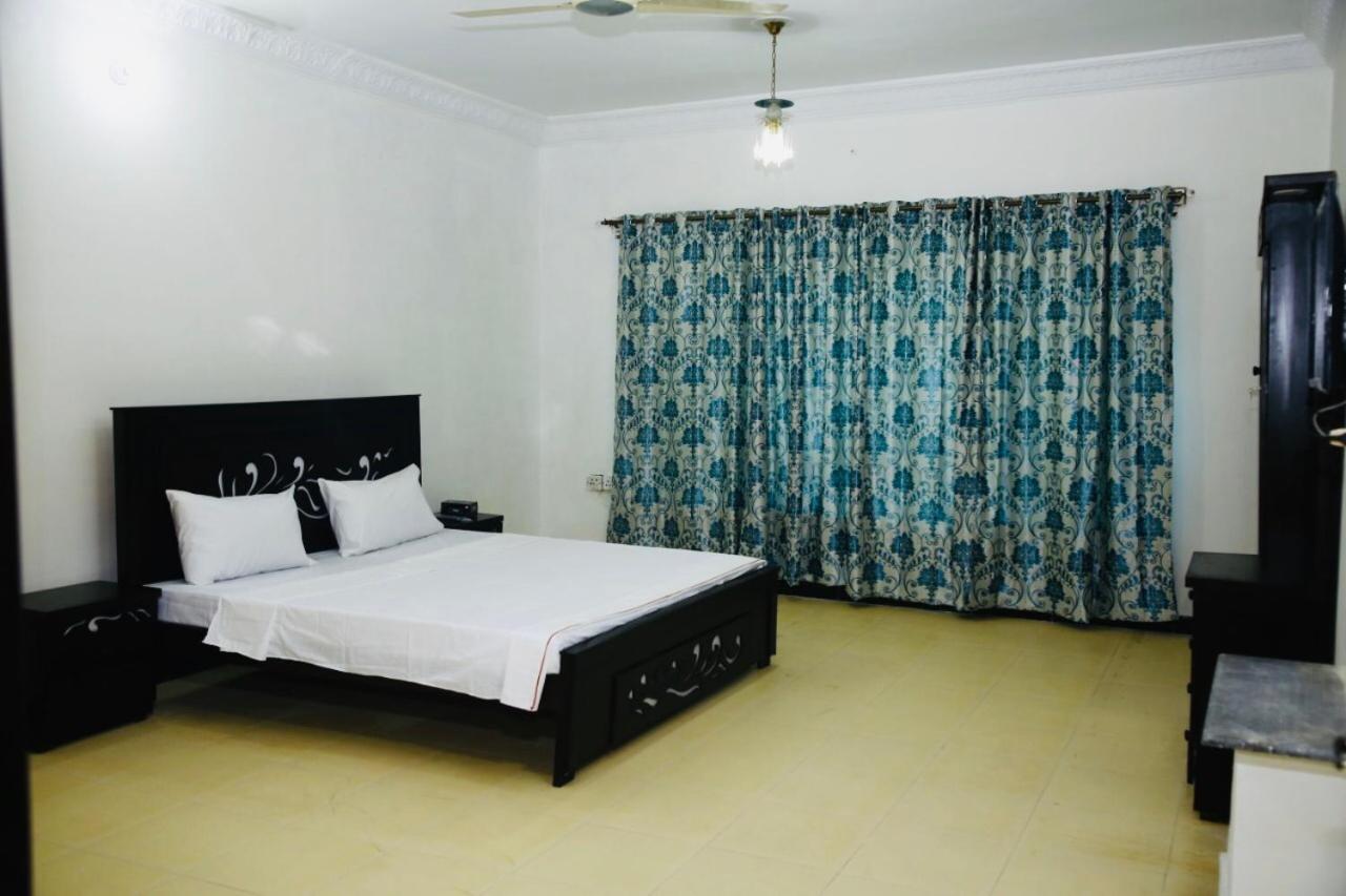 Lux Lounge Guest House Islamabad Exterior photo